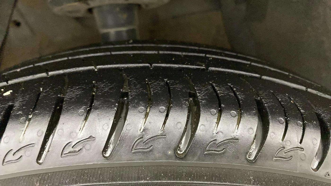 2021 Maruti Vitara Brezza LXI, Petrol, Manual, 27,313 km, Left Front Tyre Tread