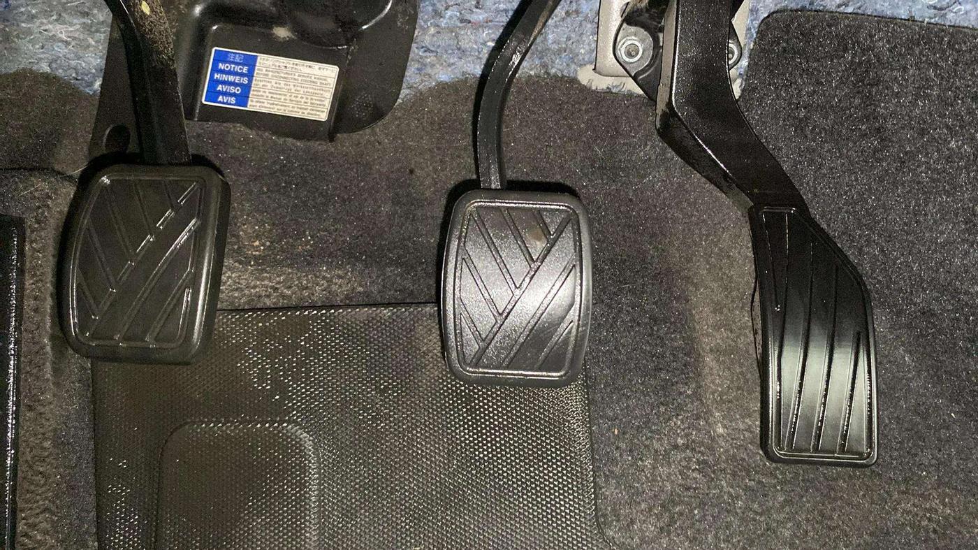 2021 Maruti Vitara Brezza LXI, Petrol, Manual, 27,313 km, Pedals