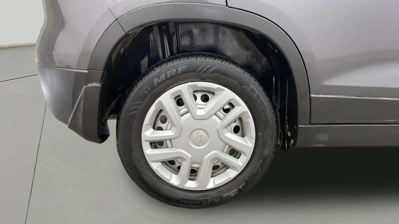 2021 Maruti Vitara Brezza LXI, Petrol, Manual, 27,313 km, Right Rear Wheel