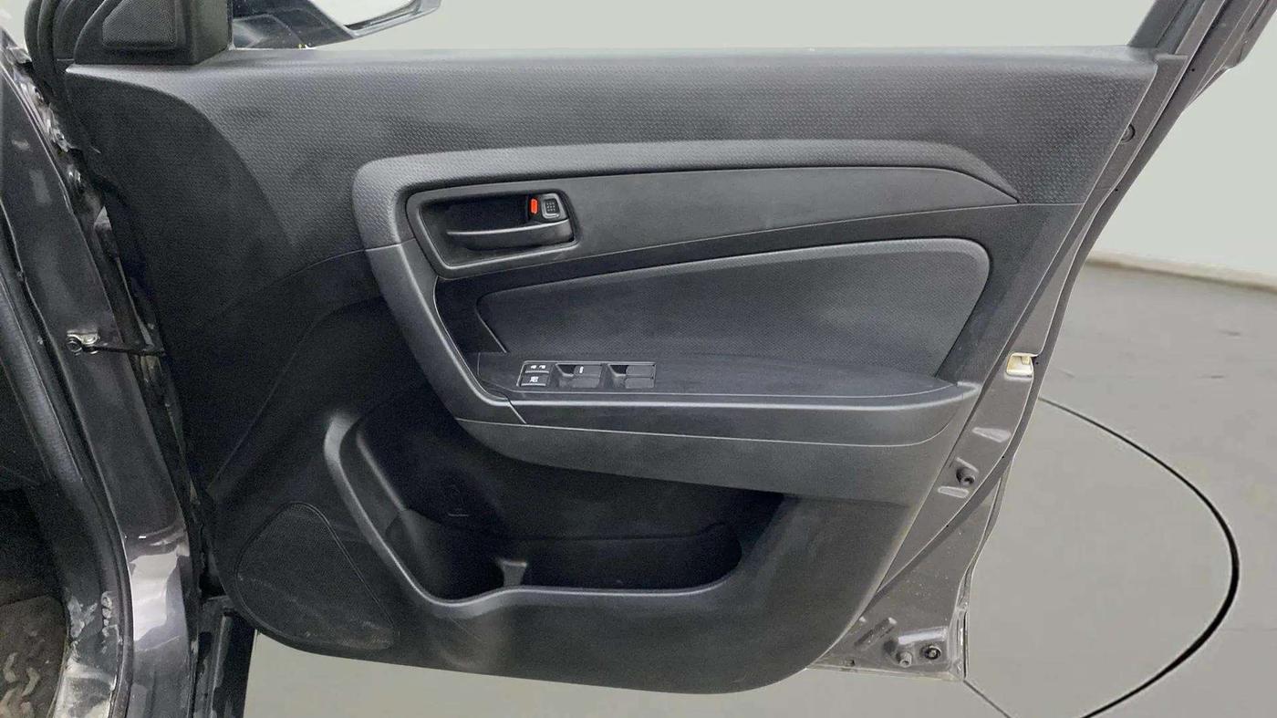 2021 Maruti Vitara Brezza LXI, Petrol, Manual, 27,313 km, Driver Side Door Panels Control