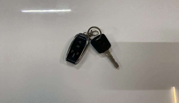 2023 Nissan MAGNITE XE, Petrol, Manual, 3,104 km, Key Close Up
