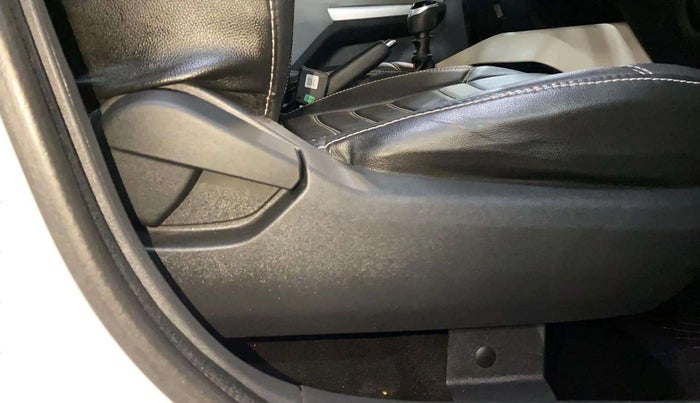2023 Nissan MAGNITE XE, Petrol, Manual, 3,104 km, Driver Side Adjustment Panel