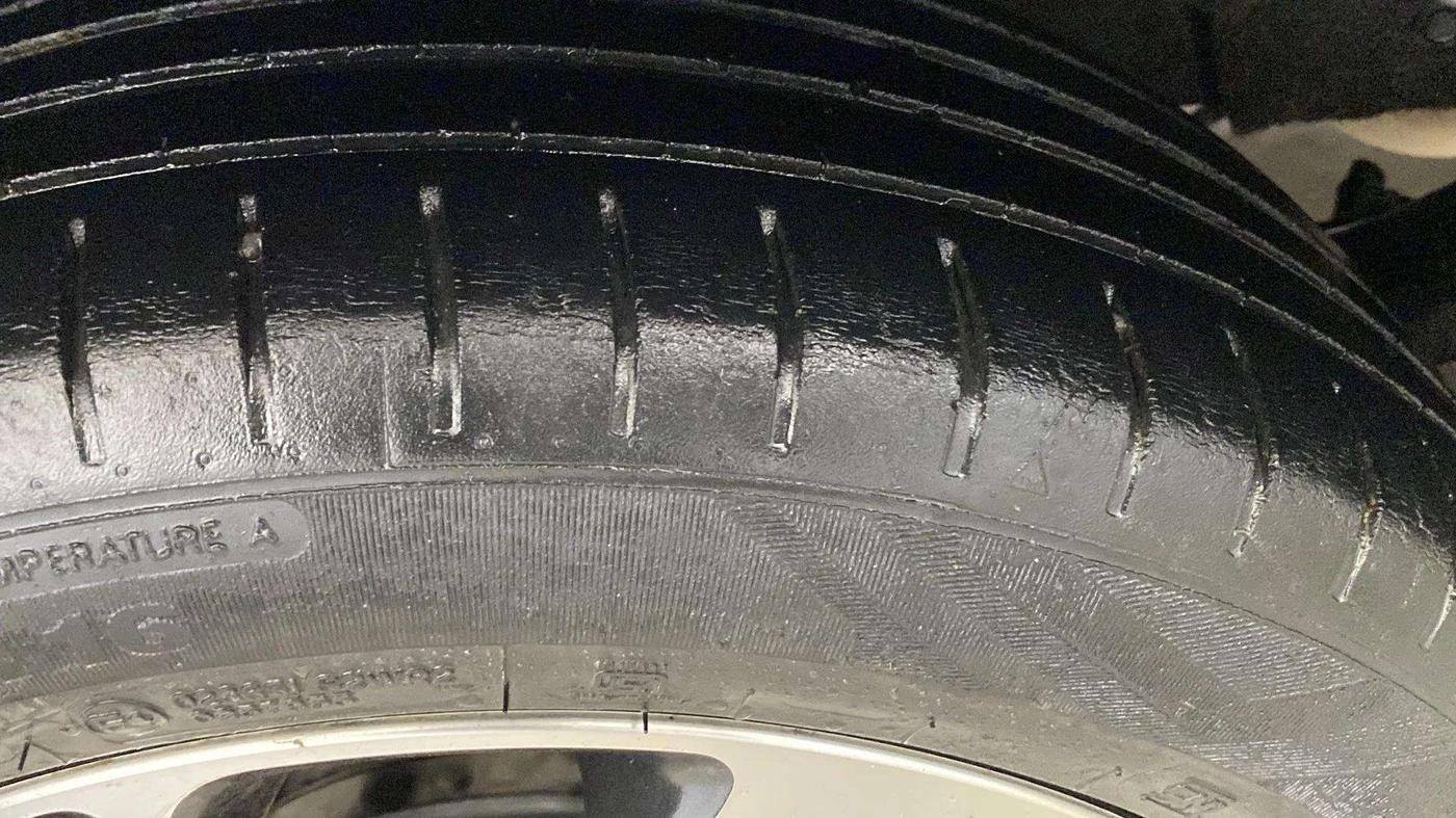 2019 Toyota Glanza G, CNG, Manual, 70,150 km, Left Front Tyre Tread