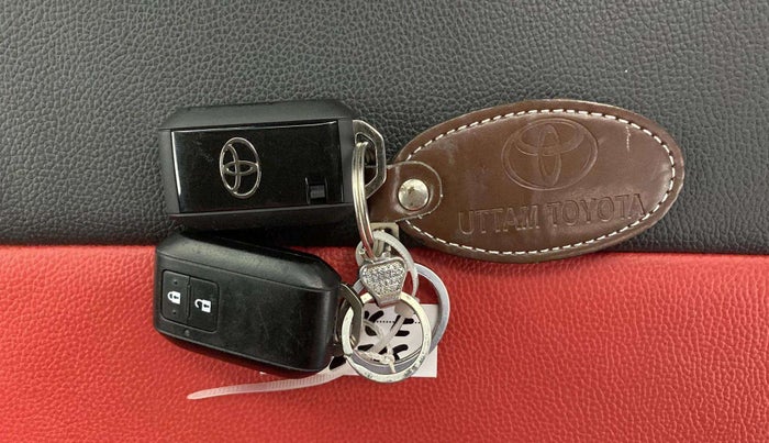 2019 Toyota Glanza G, CNG, Manual, 70,055 km, Key Close Up