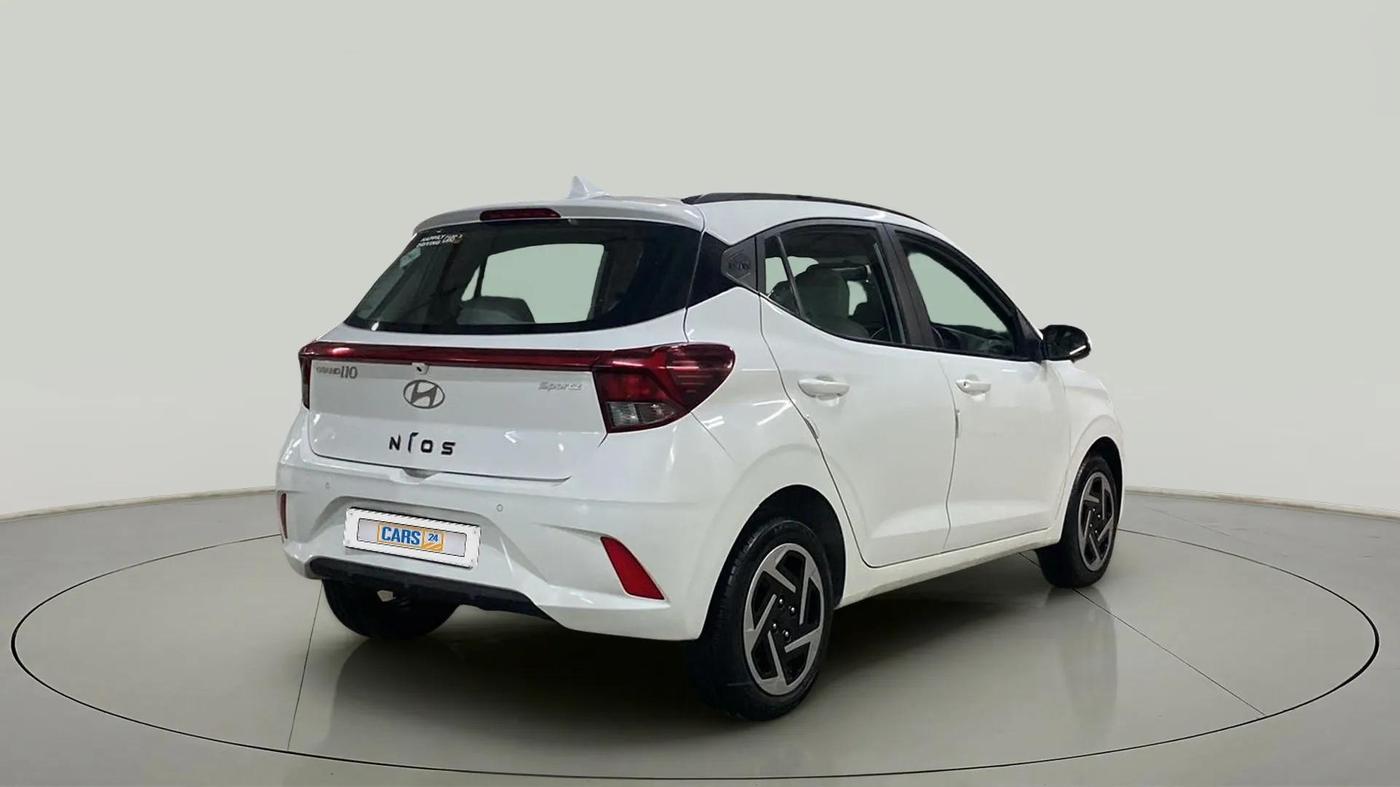 2023 Hyundai GRAND I10 NIOS SPORTZ 1.2 KAPPA VTVT CNG, CNG, Manual, 7,689 km, Right Back Diagonal