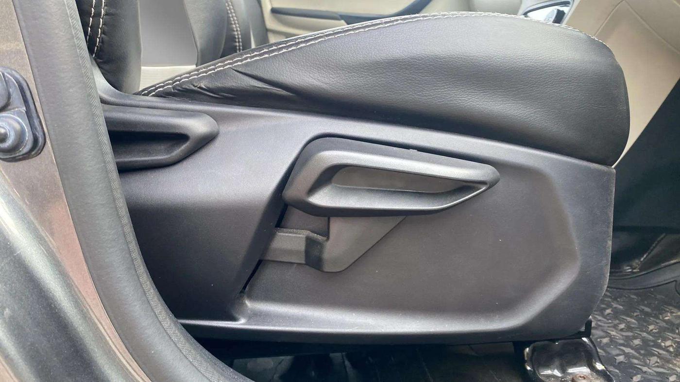2022 Tata TIGOR XZ PLUS PETROL, Petrol, Manual, 46,225 km, Driver Side Adjustment Panel
