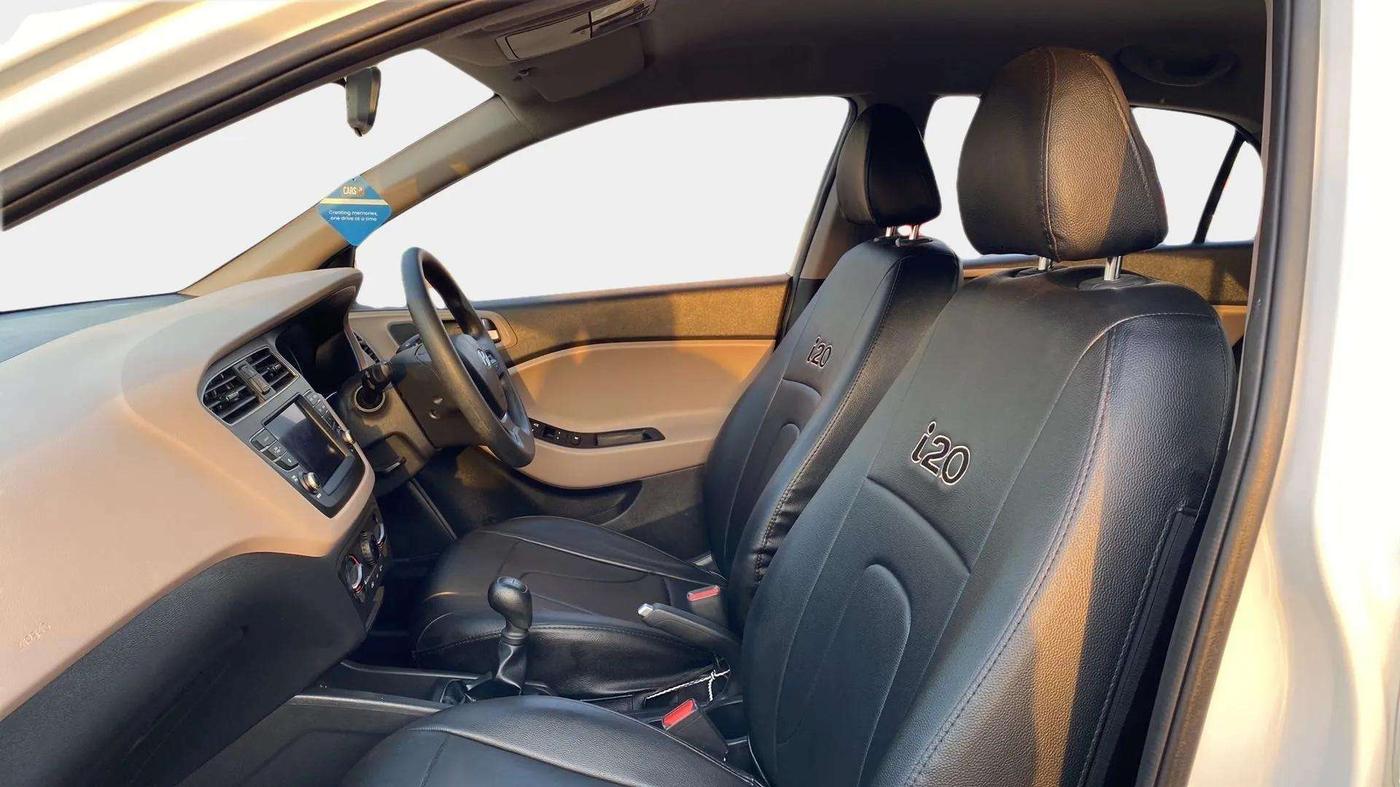 2019 Hyundai Elite i20 SPORTZ PLUS 1.2, Petrol, Manual, 21,717 km, Right Side Front Door Cabin