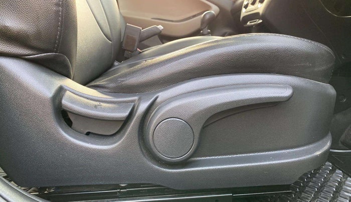 2019 Hyundai Elite i20 SPORTZ PLUS 1.2, Petrol, Manual, 21,698 km, Driver Side Adjustment Panel