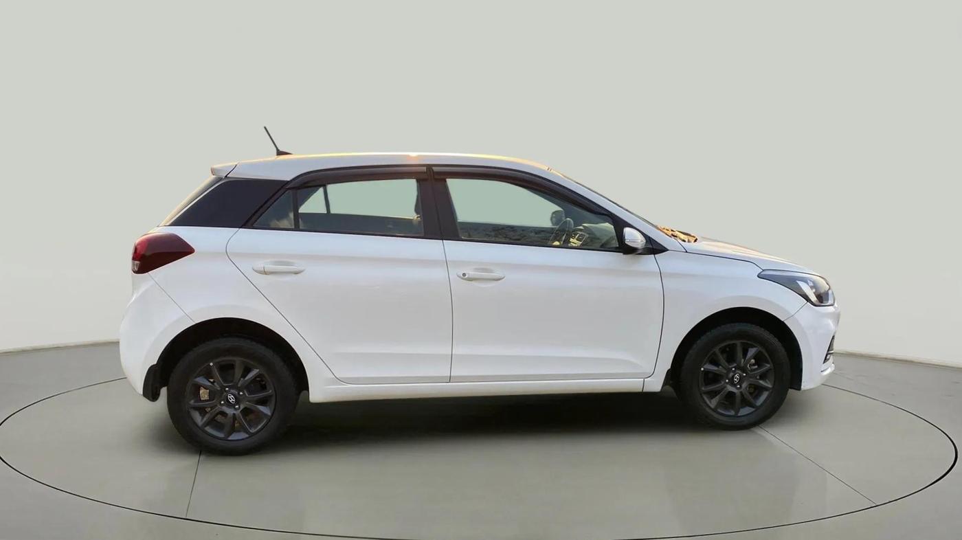 2019 Hyundai Elite i20 SPORTZ PLUS 1.2, Petrol, Manual, 21,717 km, Right Side View