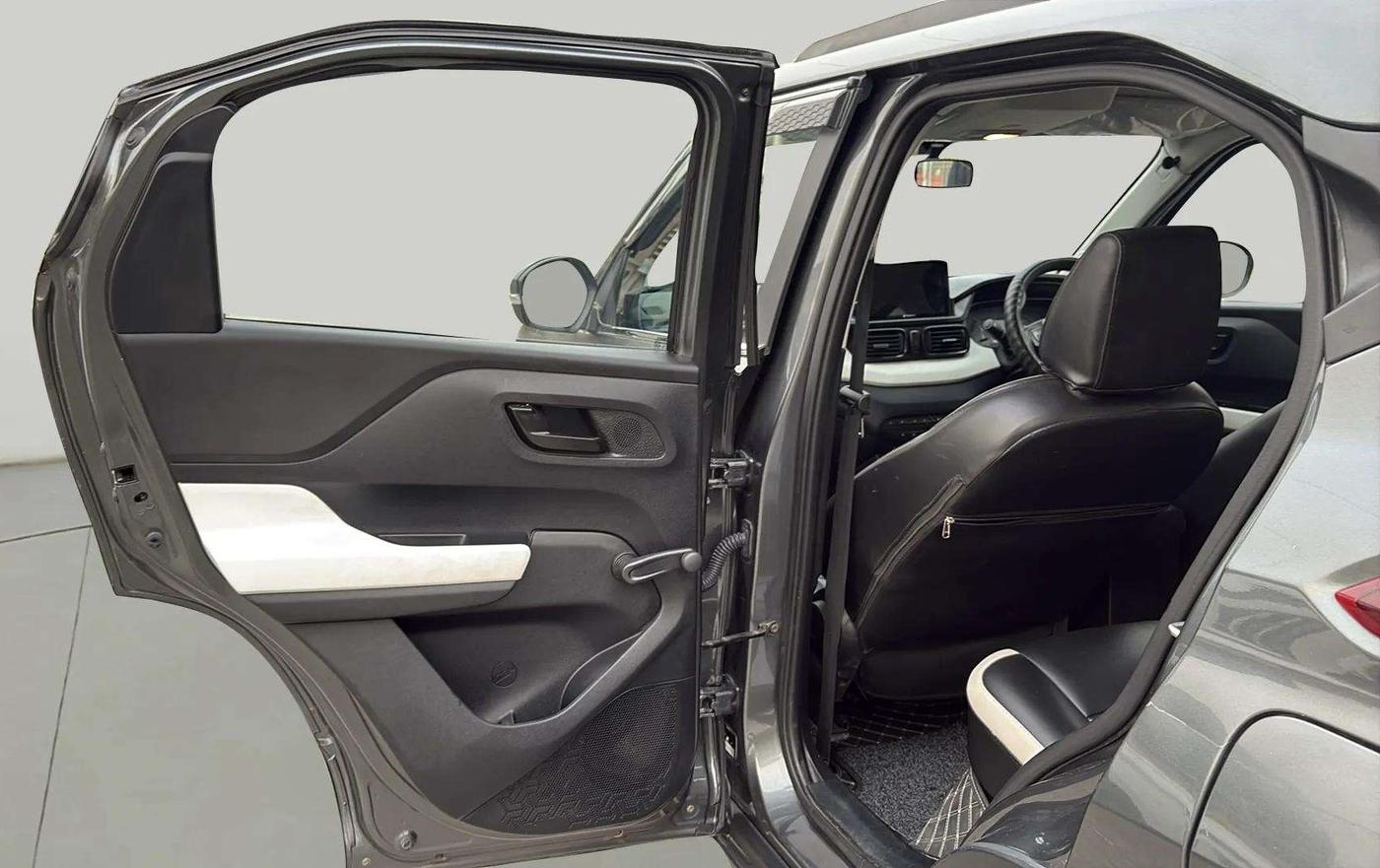 2024 Tata PUNCH PURE MT, Petrol, Manual, 14,344 km, LHS Rear Door