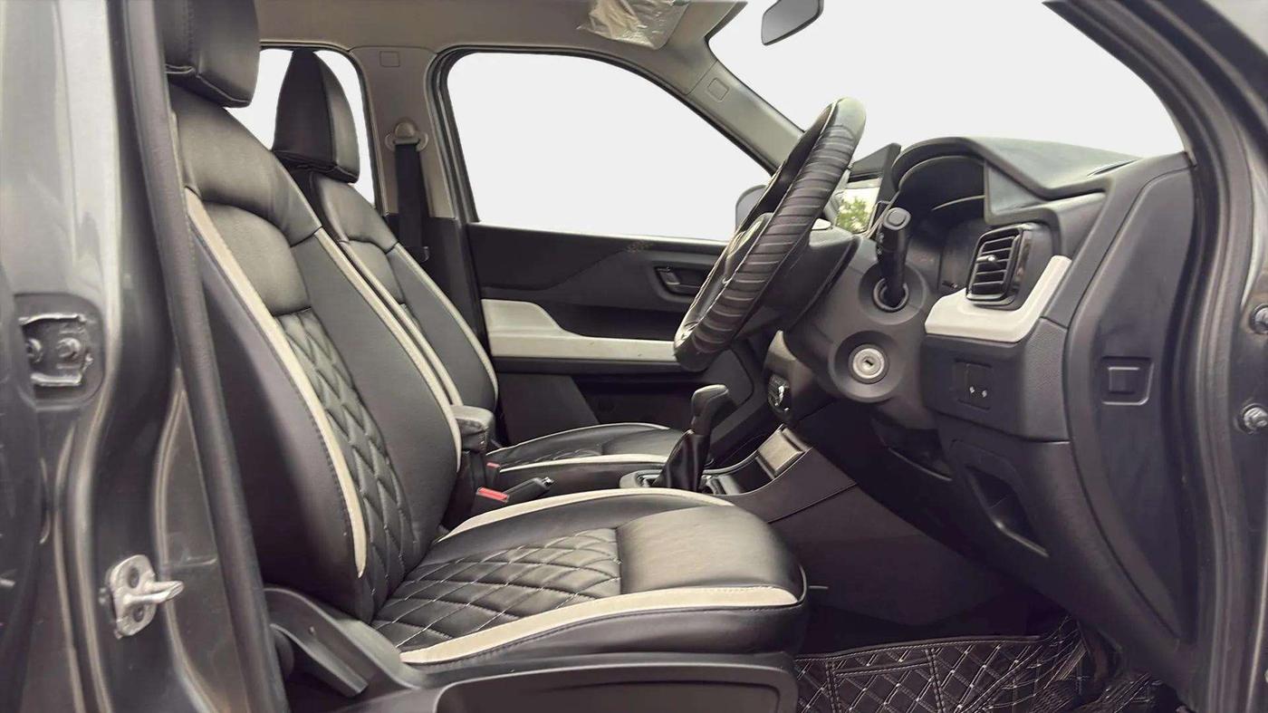 2024 Tata PUNCH PURE MT, Petrol, Manual, 14,344 km, Right Side Front Door Cabin