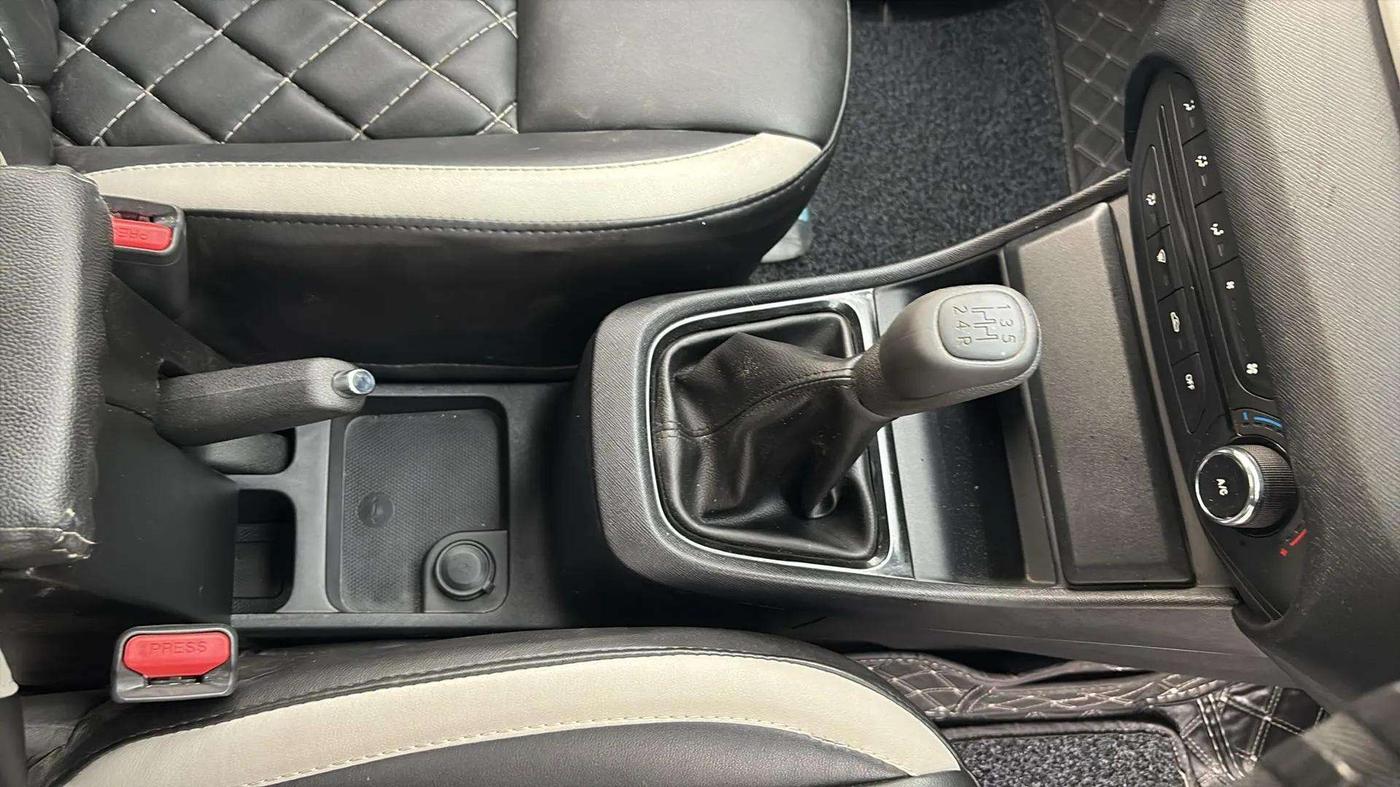2024 Tata PUNCH PURE MT, Petrol, Manual, 14,344 km, Gear Lever