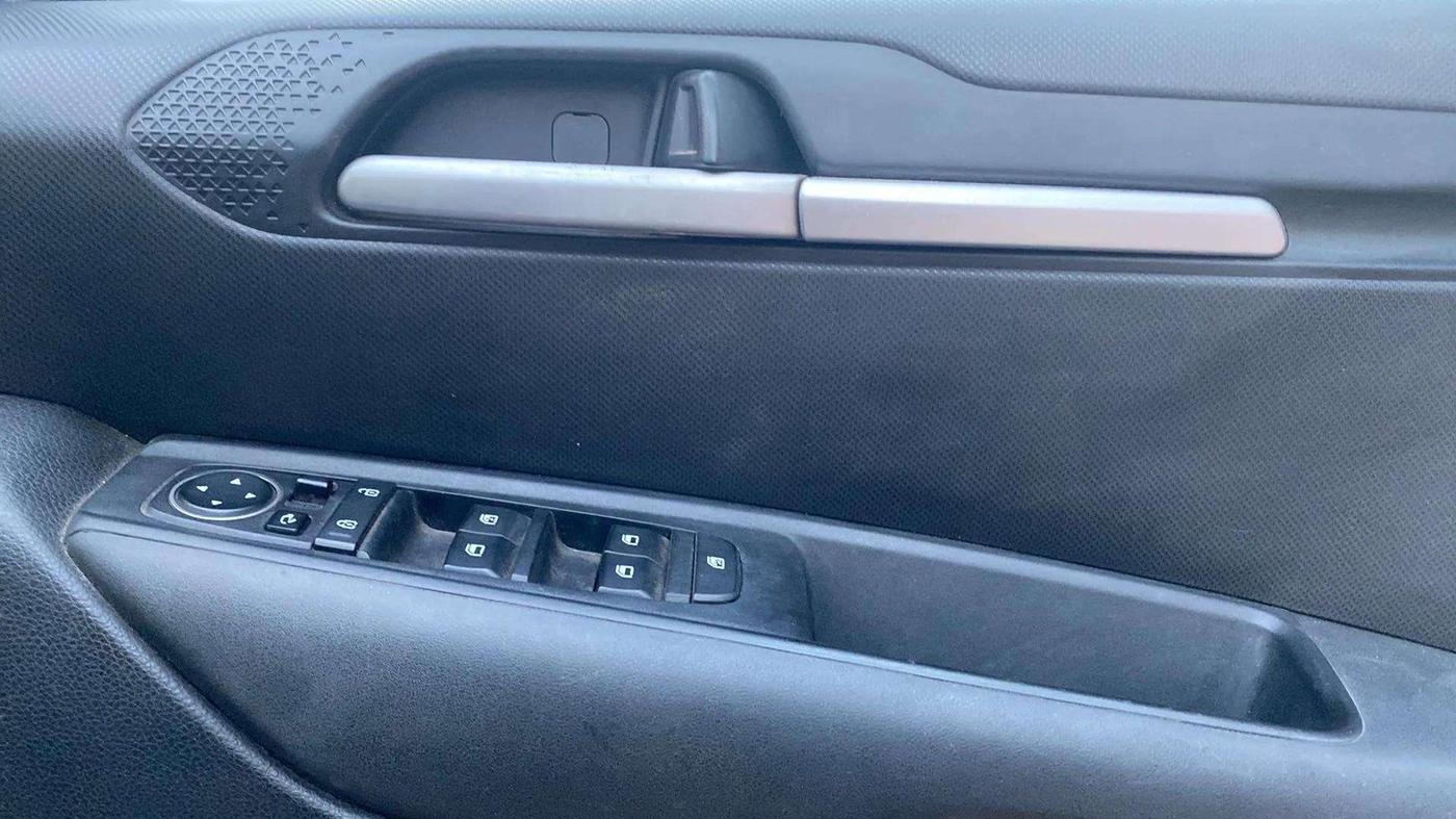 2020 KIA SONET HTK PLUS 1.2, Petrol, Manual, 46,308 km, Driver Side Door Panels Control