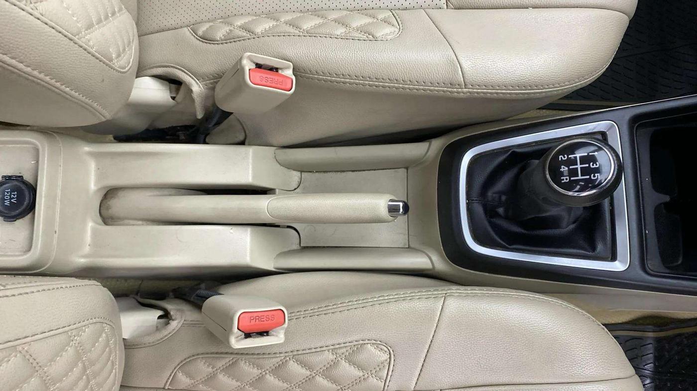 2023 Maruti Dzire ZXI, Petrol, Manual, 68,892 km, Gear Lever
