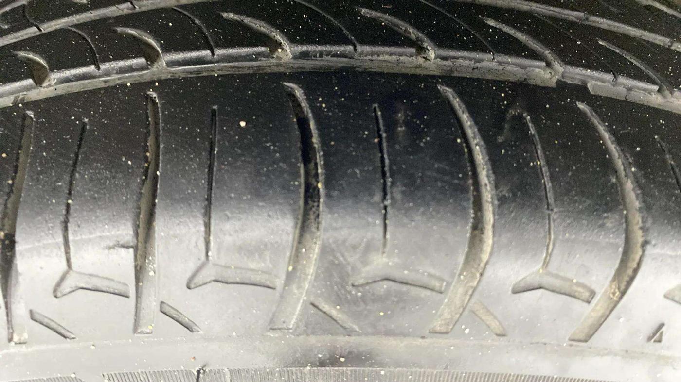 2023 Maruti Dzire ZXI, Petrol, Manual, 68,892 km, Left Front Tyre Tread