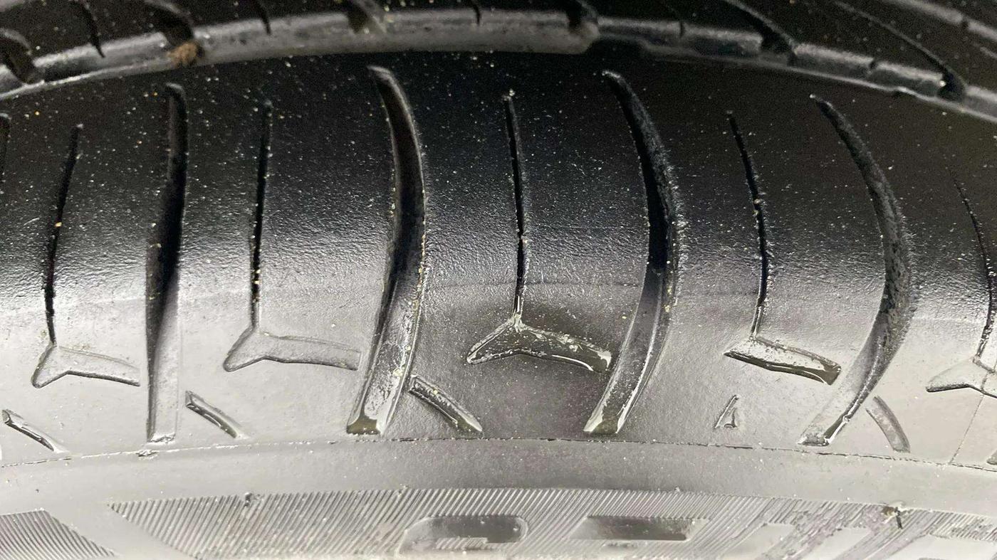 2023 Maruti Dzire ZXI, Petrol, Manual, 68,892 km, Right Front Tyre Tread
