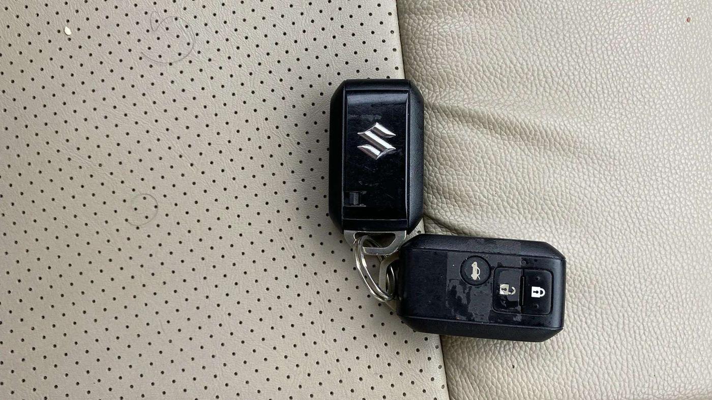 2023 Maruti Dzire ZXI, Petrol, Manual, 68,892 km, Key Close Up