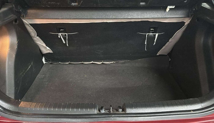 2018 Hyundai Elite i20 ASTA 1.2 (O), Petrol, Manual, 26,208 km, Boot Inside