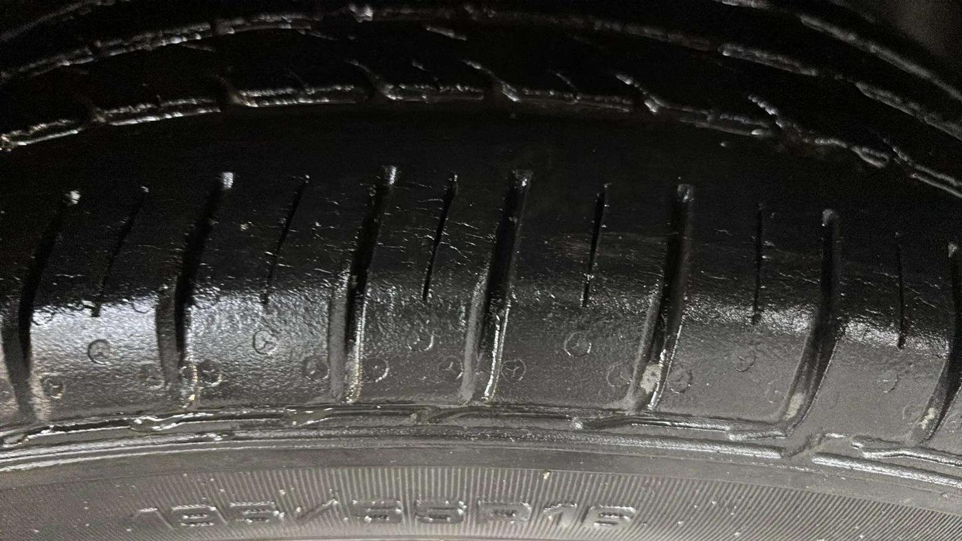2018 Hyundai Elite i20 ASTA 1.2 (O), Petrol, Manual, 26,208 km, Right Front Tyre Tread
