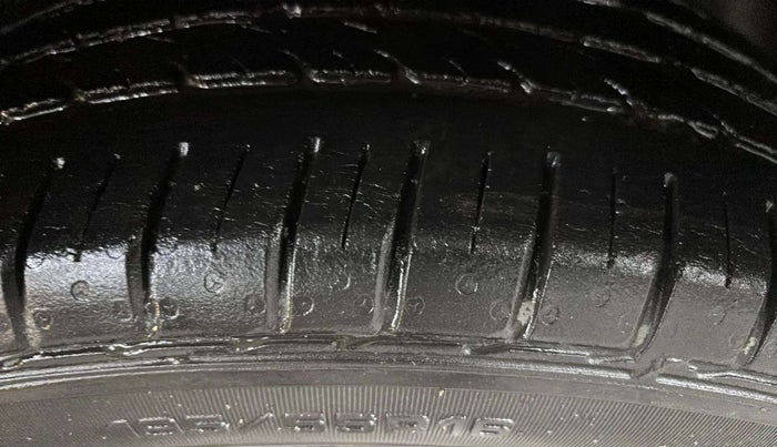 2018 Hyundai Elite i20 ASTA 1.2 (O), Petrol, Manual, 26,208 km, Right Front Tyre Tread