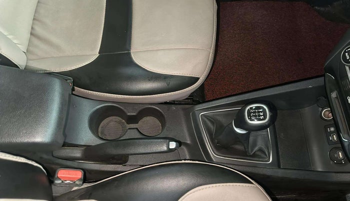 2018 Hyundai Elite i20 ASTA 1.2 (O), Petrol, Manual, 26,208 km, Gear Lever