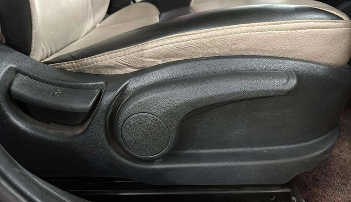 2018 Hyundai Elite i20 ASTA 1.2 (O), Petrol, Manual, 26,208 km, Driver Side Adjustment Panel