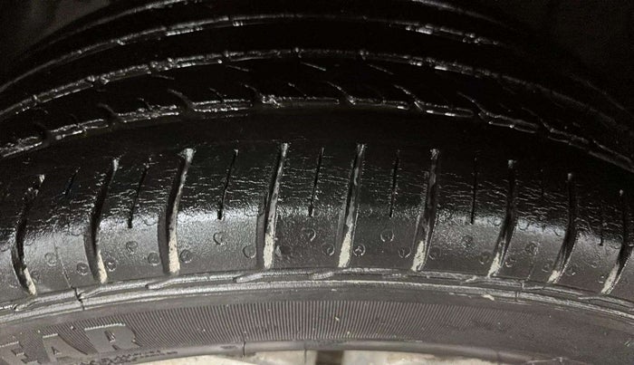 2018 Hyundai Elite i20 ASTA 1.2 (O), Petrol, Manual, 26,208 km, Left Front Tyre Tread