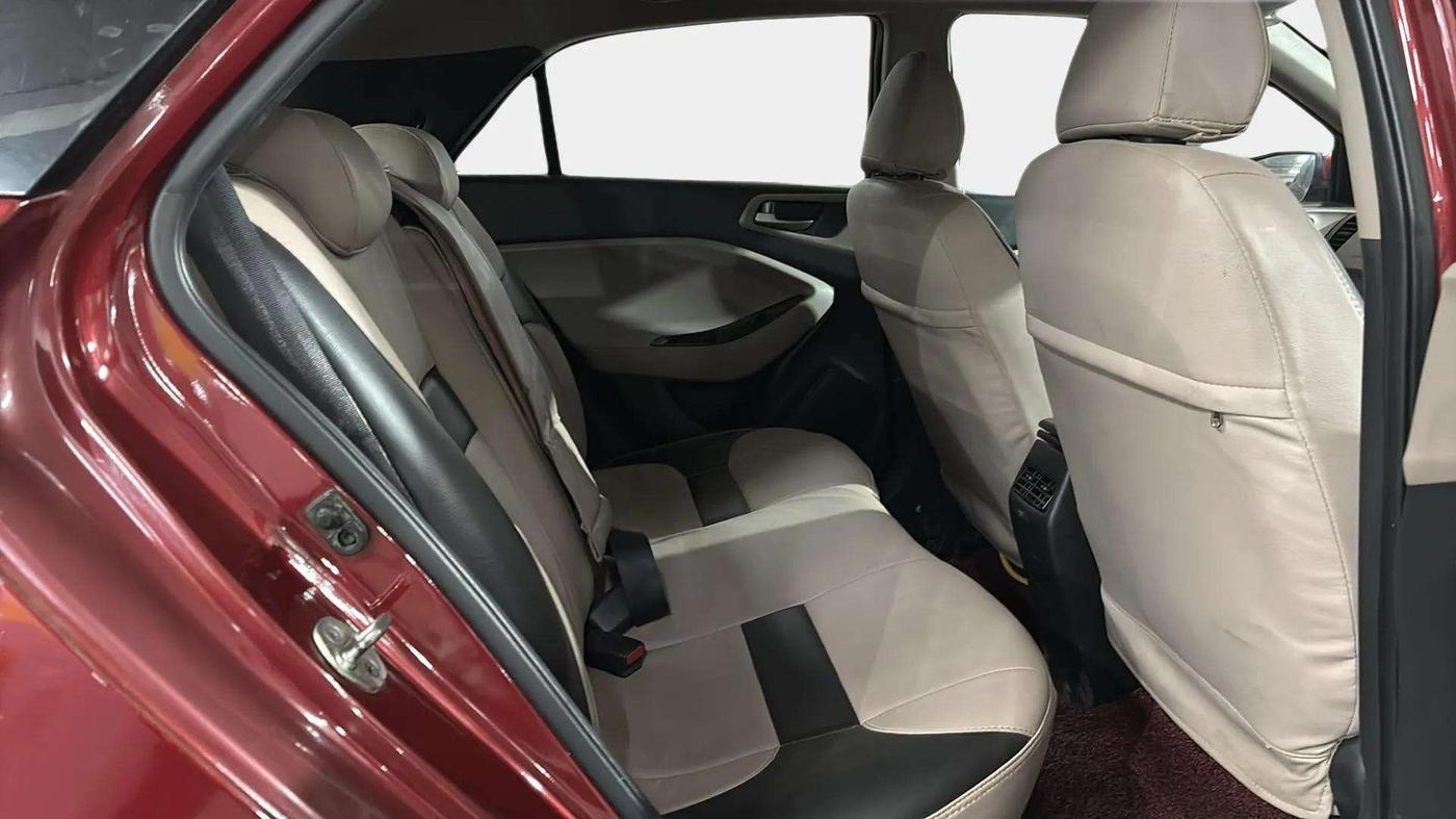 2018 Hyundai Elite i20 ASTA 1.2 (O), Petrol, Manual, 26,208 km, Right Side Rear Door Cabin