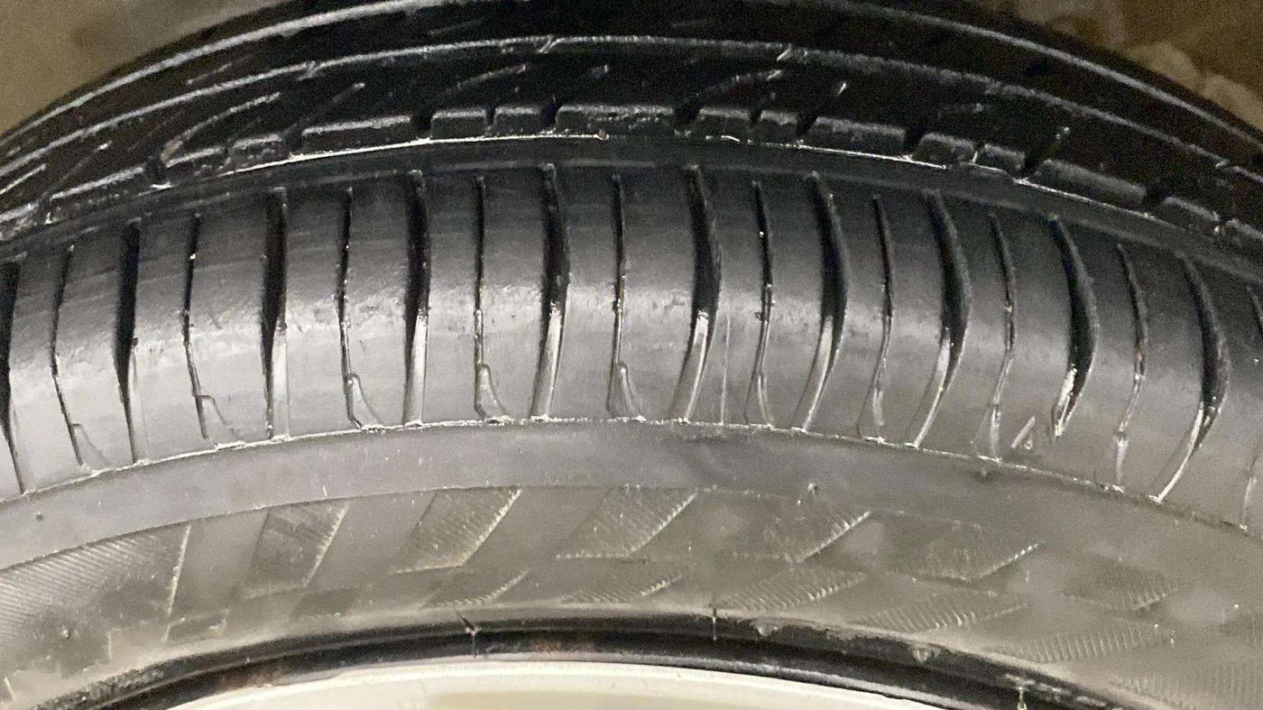 2014 Maruti Wagon R 1.0 VXI, Petrol, Manual, 32,683 km, Left Rear Tyre Tread