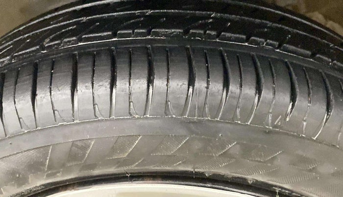 2014 Maruti Wagon R 1.0 VXI, Petrol, Manual, 32,683 km, Left Rear Tyre Tread