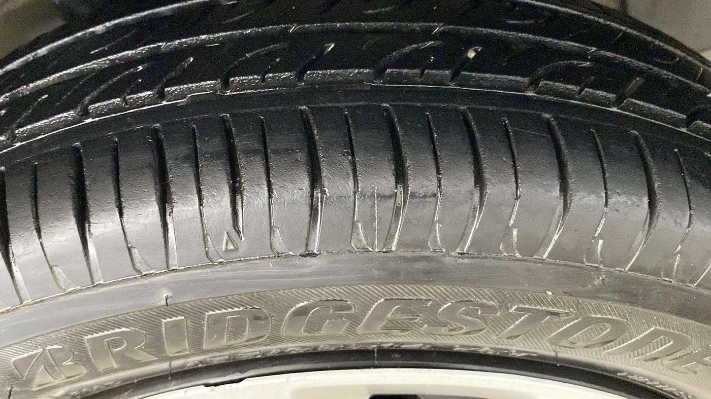 2014 Maruti Wagon R 1.0 VXI, Petrol, Manual, 32,683 km, Right Front Tyre Tread
