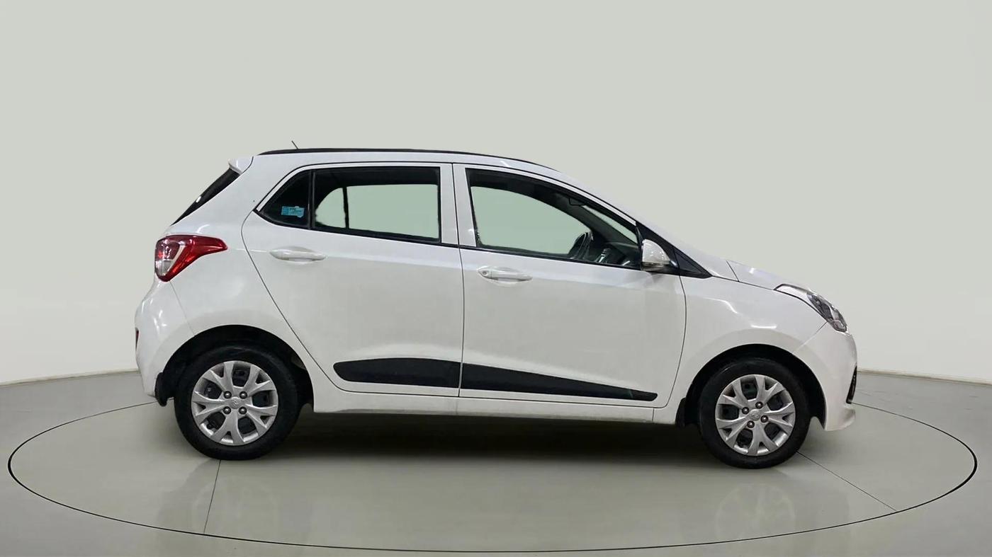 2016 Hyundai Grand i10 SPORTZ 1.2 KAPPA VTVT, Petrol, Manual, 68,485 km, Right Side View