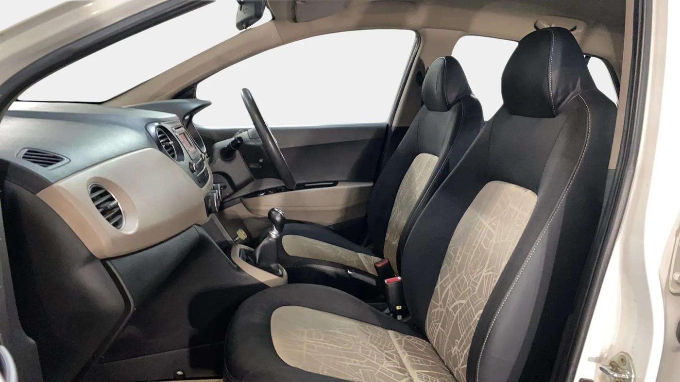 2016 Hyundai Grand i10 SPORTZ 1.2 KAPPA VTVT, Petrol, Manual, 68,485 km, Right Side Front Door Cabin