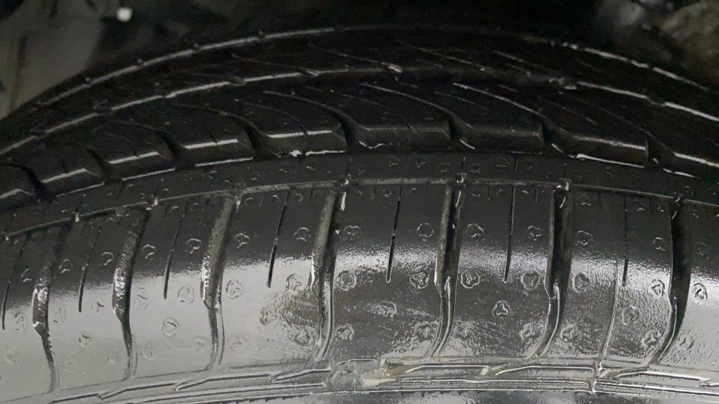 2016 Maruti Celerio VXI CNG D, CNG, Manual, 41,313 km, Left Front Tyre Tread