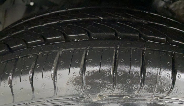 2016 Maruti Celerio VXI CNG D, CNG, Manual, 41,313 km, Left Front Tyre Tread