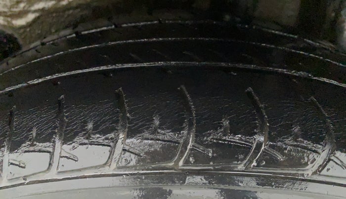 2016 Maruti Celerio VXI CNG D, CNG, Manual, 41,313 km, Left Rear Tyre Tread