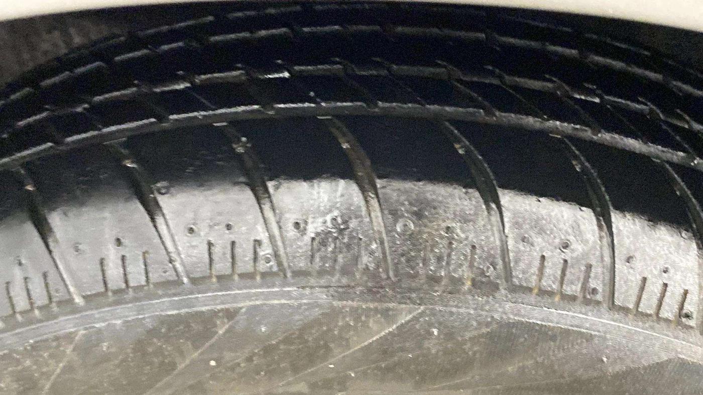 2019 Maruti Celerio VXI CNG, CNG, Manual, 13,788 km, Left Front Tyre Tread