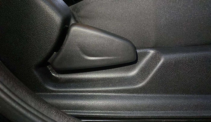 2024 Renault Kwid RXL(O) 1.0L, Petrol, Manual, 7,024 km, Driver Side Adjustment Panel