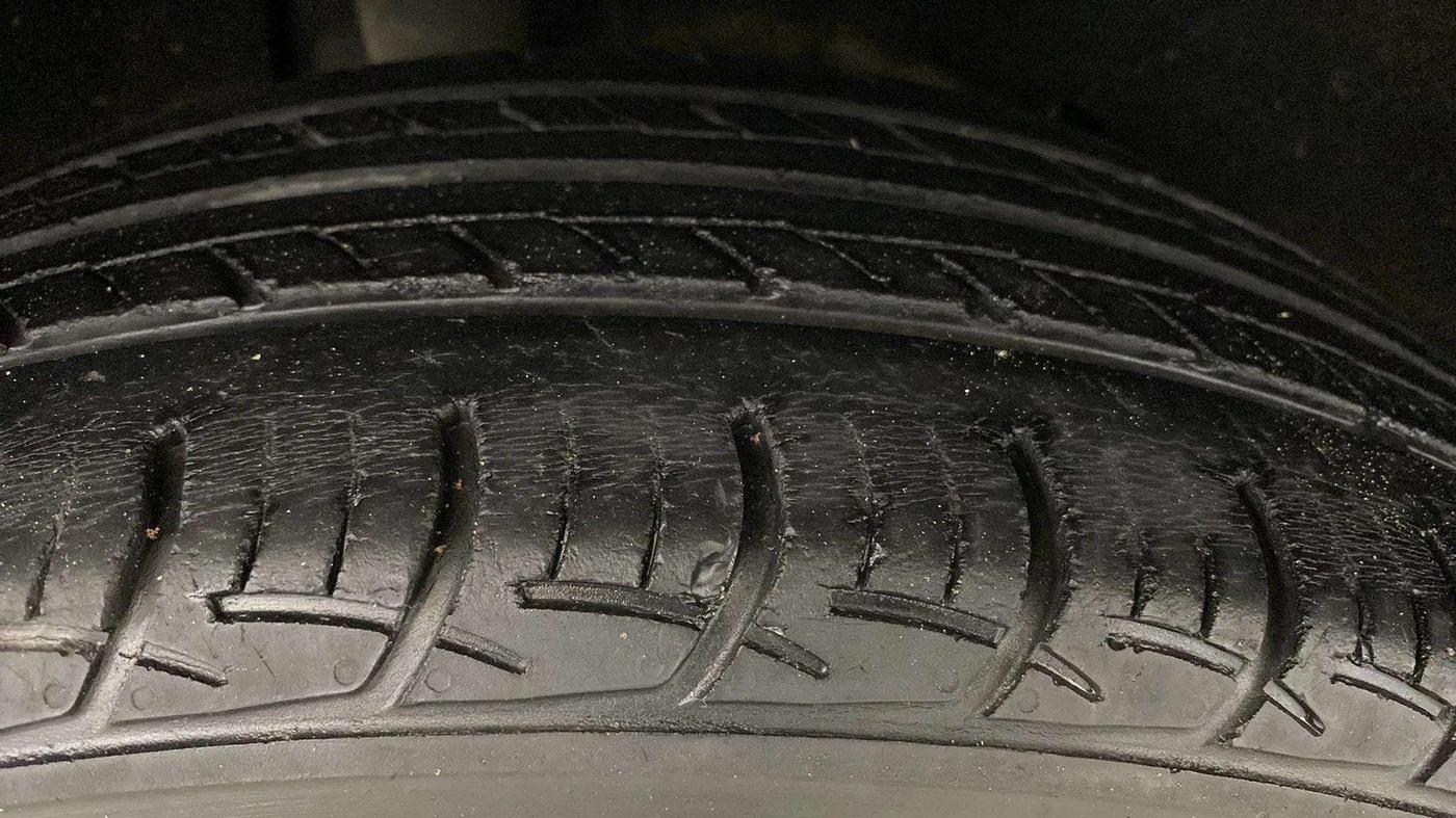 2018 Maruti Baleno DELTA PETROL 1.2, Petrol, Manual, 65,873 km, Right Rear Tyre Tread
