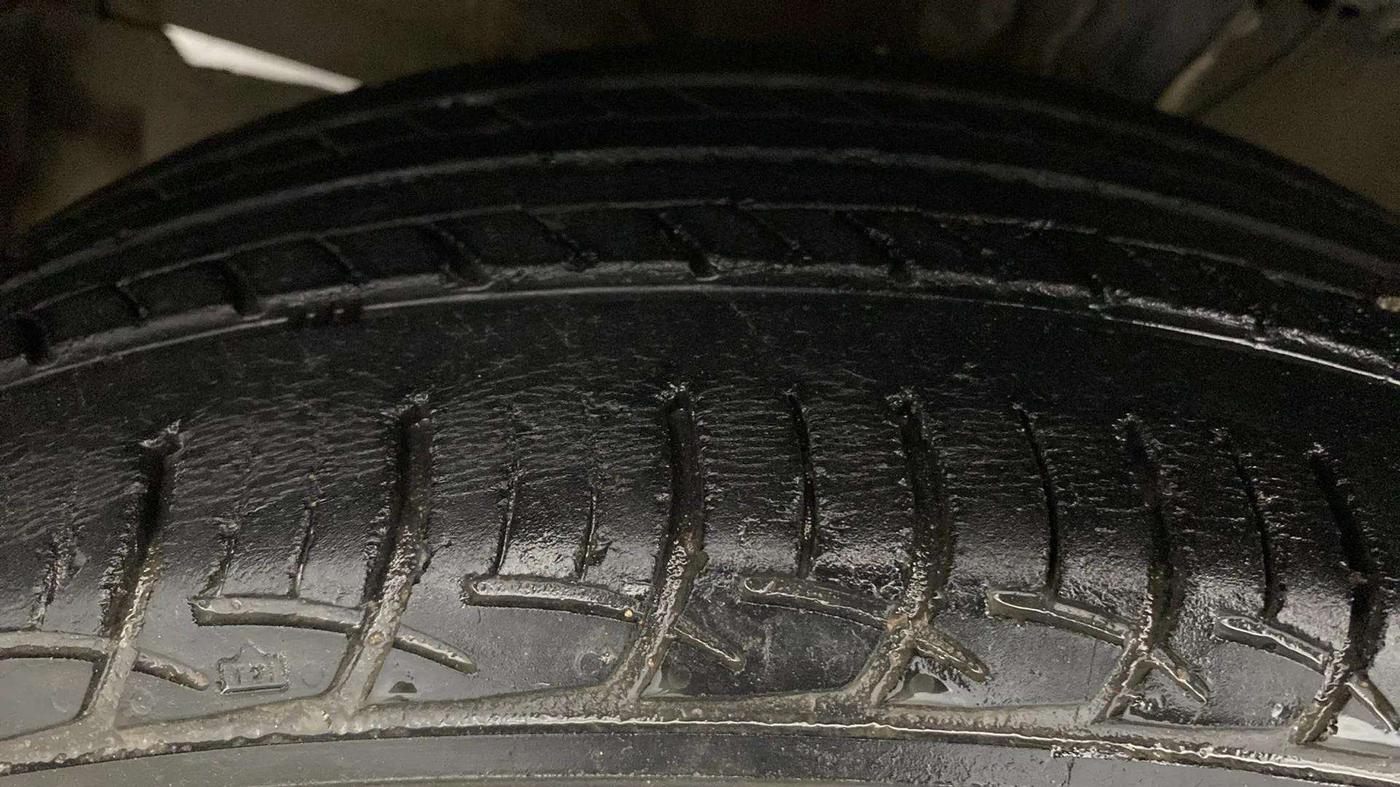 2018 Maruti Baleno DELTA PETROL 1.2, Petrol, Manual, 65,873 km, Left Front Tyre Tread