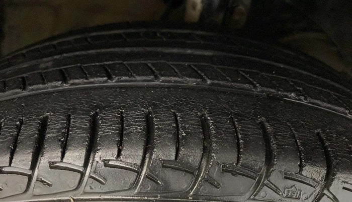 2018 Maruti Baleno DELTA PETROL 1.2, Petrol, Manual, 65,813 km, Right Front Tyre Tread