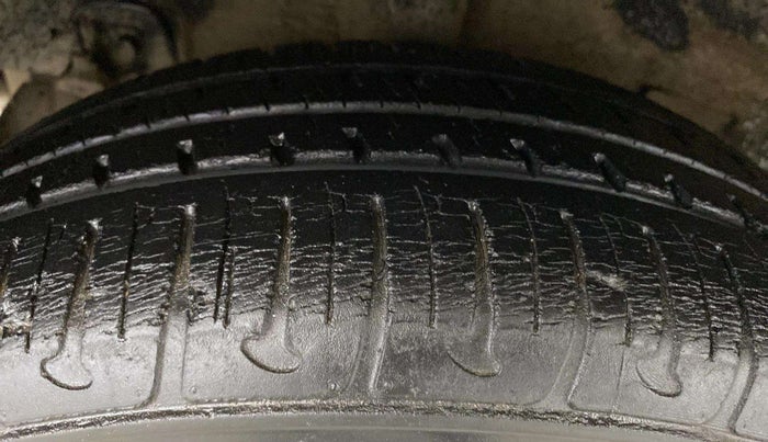 2013 Hyundai Grand i10 SPORTZ 1.2 KAPPA VTVT, Petrol, Manual, 27,840 km, Right Rear Tyre Tread