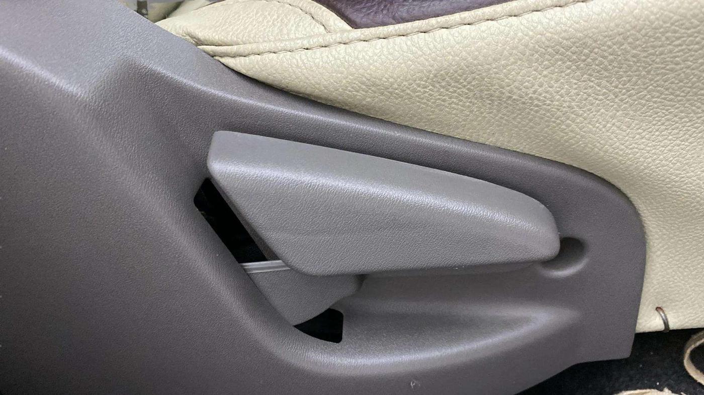 2015 Datsun Go T, Petrol, Manual, 20,220 km, Driver Side Adjustment Panel