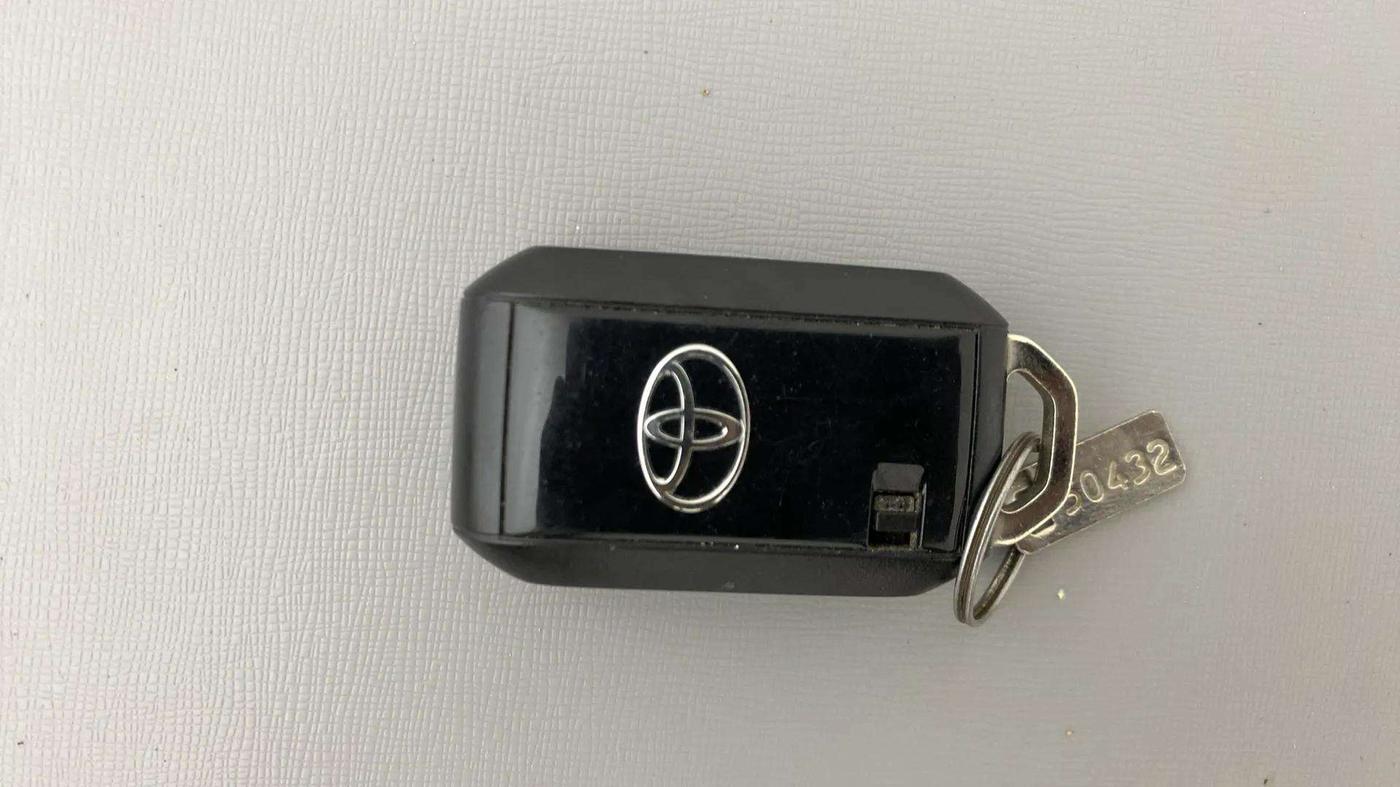 2022 Toyota Glanza G, Petrol, Manual, 22,431 km, Key Close Up