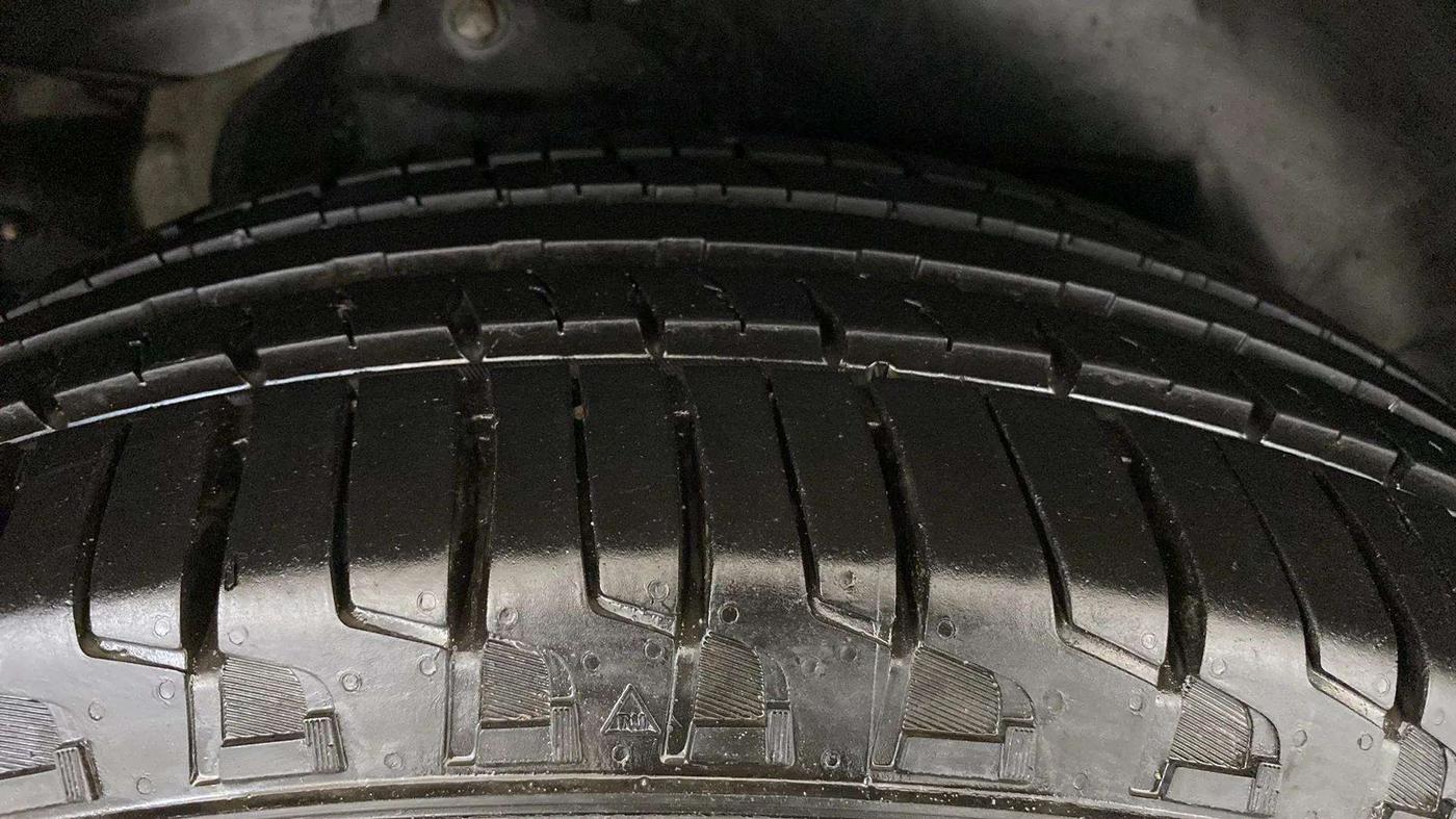 2019 Mahindra XUV500 W9 AT, Diesel, Automatic, 67,770 km, Right Rear Tyre Tread