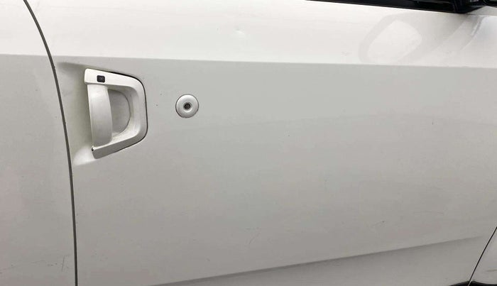 2019 Mahindra XUV500 W9 AT, Diesel, Automatic, 67,770 km, Driver-side door - Minor scratches