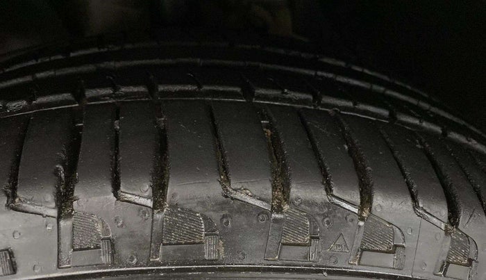 2019 Mahindra XUV500 W9 AT, Diesel, Automatic, 67,770 km, Left Front Tyre Tread