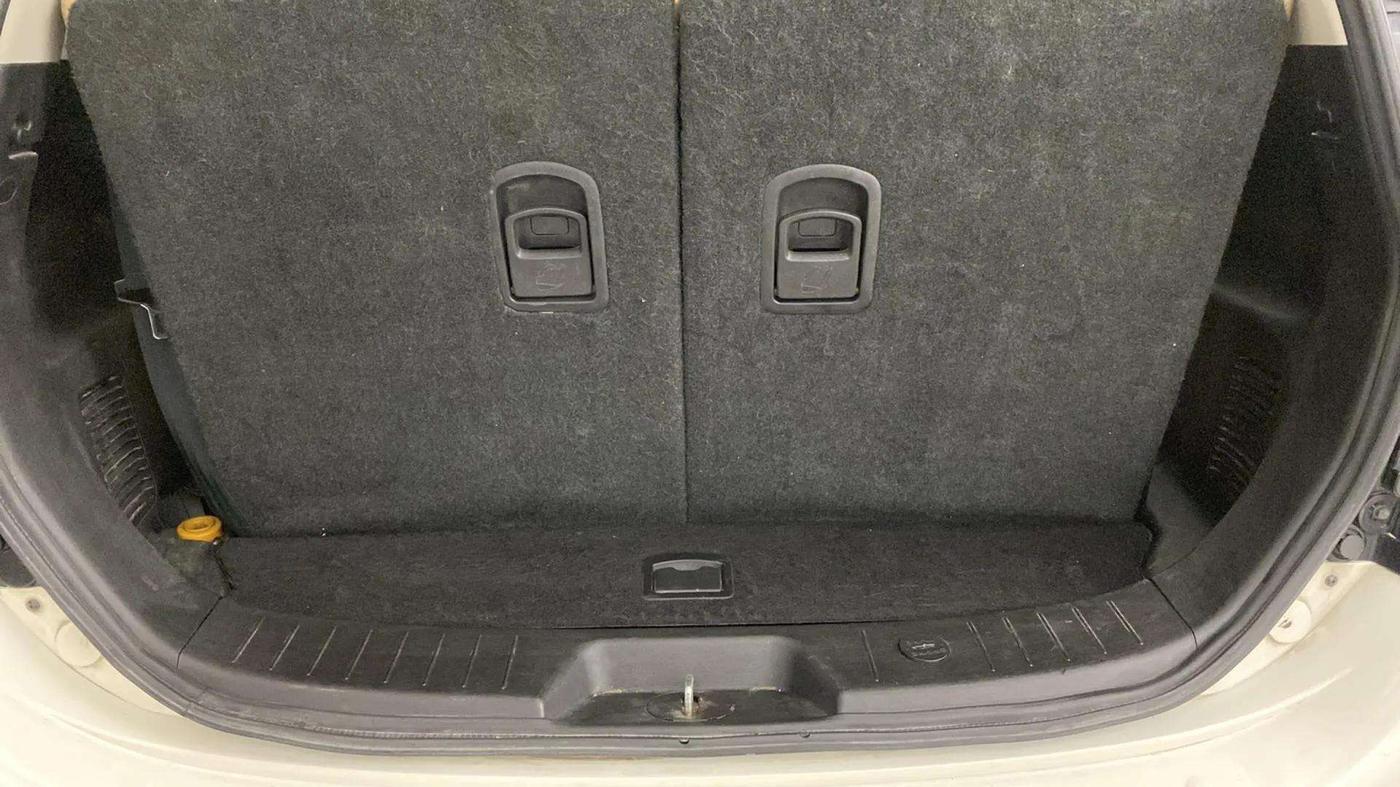 2019 Mahindra XUV500 W9 AT, Diesel, Automatic, 67,770 km, Boot Inside