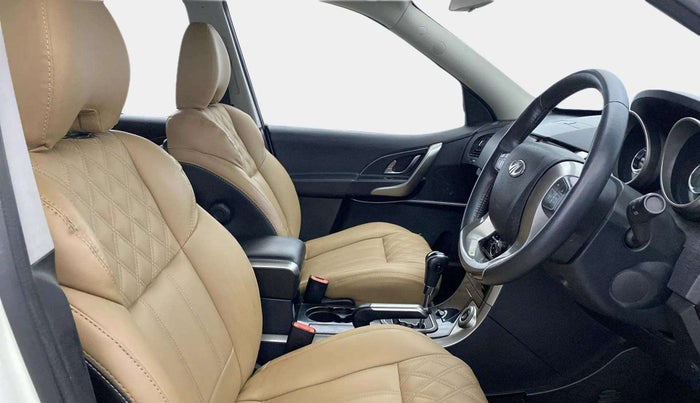 2019 Mahindra XUV500 W9 AT, Diesel, Automatic, 67,770 km, Right Side Front Door Cabin