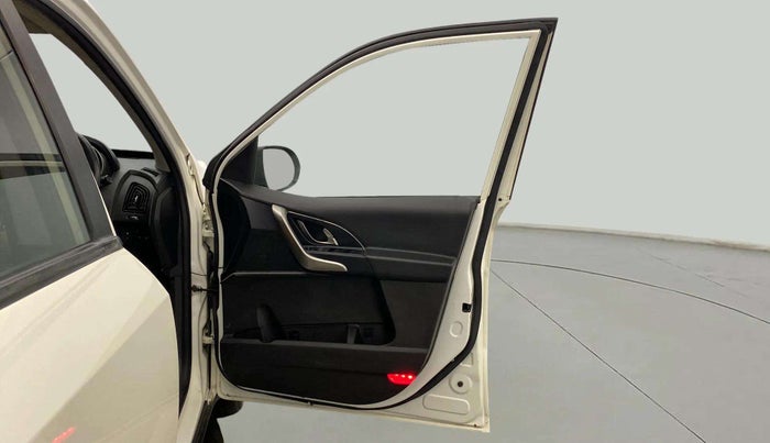 2019 Mahindra XUV500 W9 AT, Diesel, Automatic, 67,770 km, RHS Front Door
